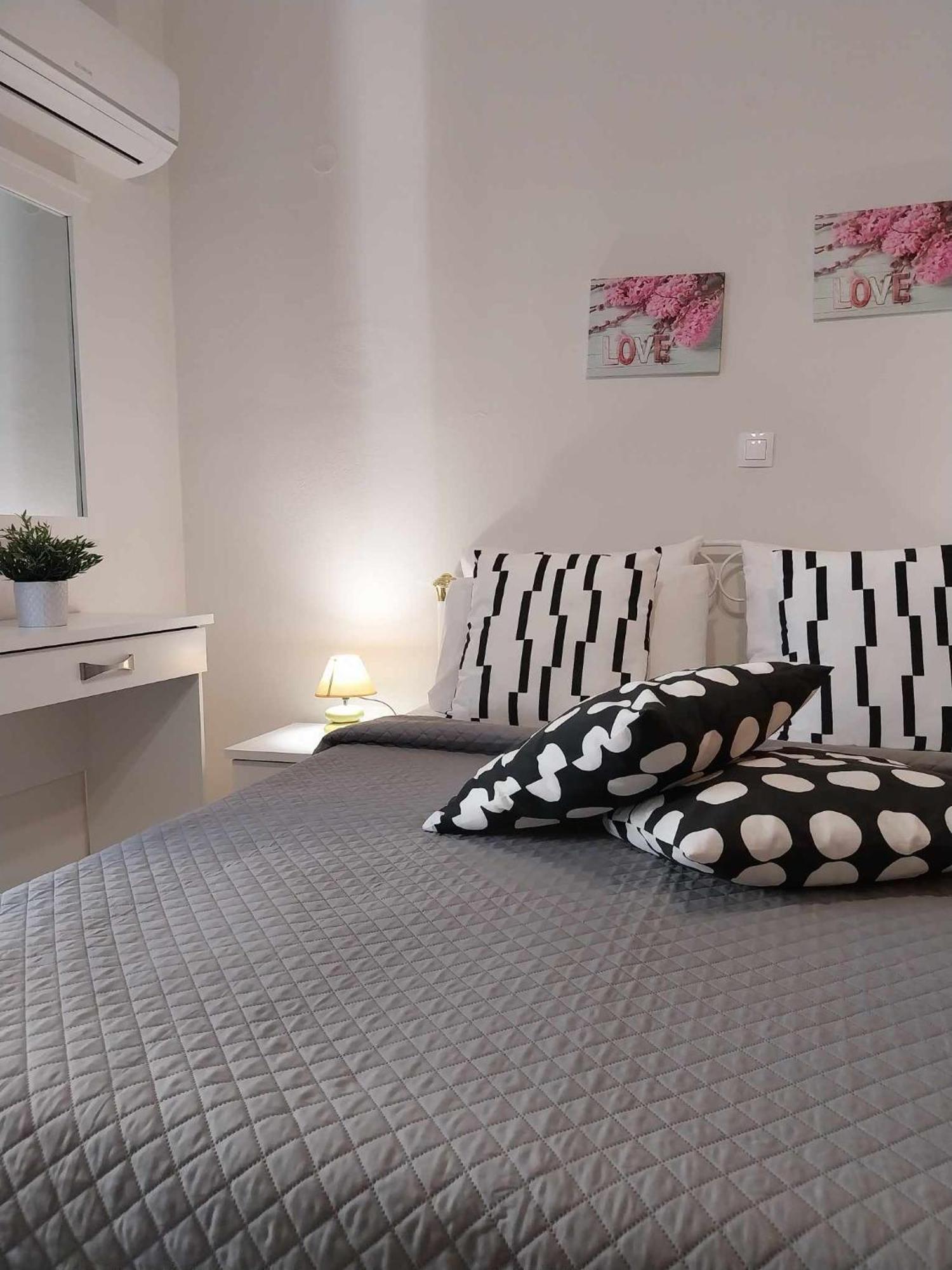 Lilis Apt In Center With Sea View Карпатос Екстериор снимка